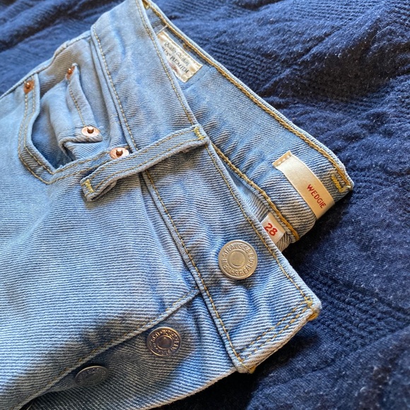 Women’s Levi’s wedgie fit jeans 28 - Picture 3 of 4